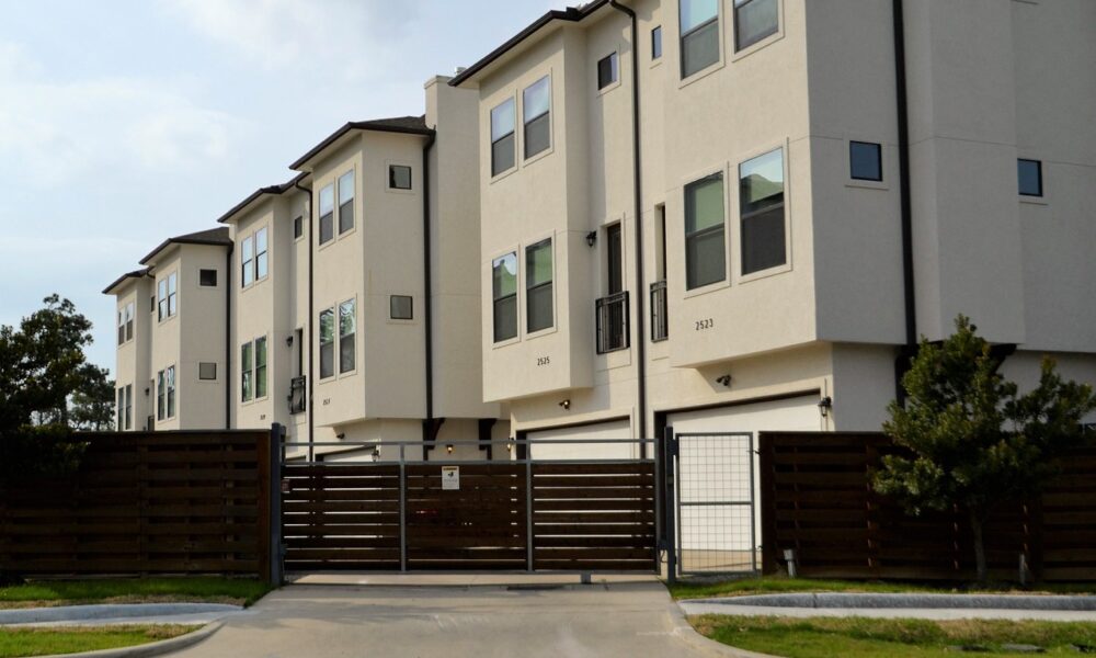 Enhancing Safety and Security: The Role of Modern Fencing in Protecting Chicago Homes